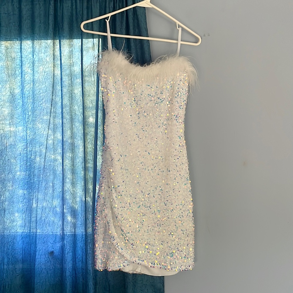 I loved this dress, I wore it for homecoming and got so many compliments!!
